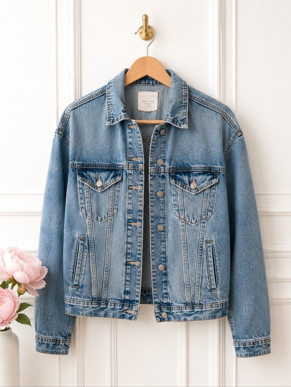 American Eagle Distressed Denim Jean Jacket Light Wash Size XS Oversized - Picture 6 of 11